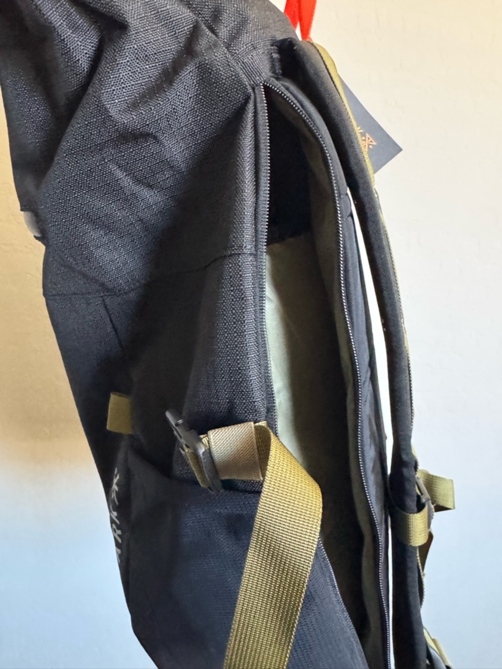 Roark Passenger 27L 2.0 Backpack, Travel Day Pack with Laptop Storage, Black - Picture 10 of 15